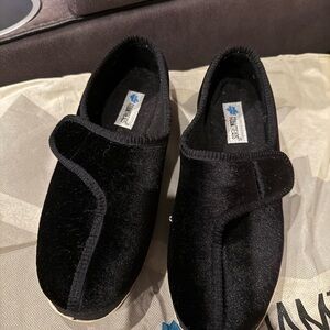 Foamtreads Kids Black Velvety Slippers